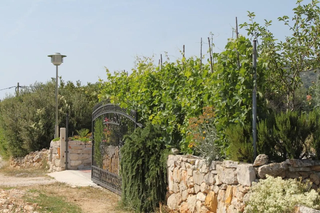 Apartments And Rooms By The Sea Cove Soline, Dugi Otok - 448 Veli Rat 3*,  Chorvatsko