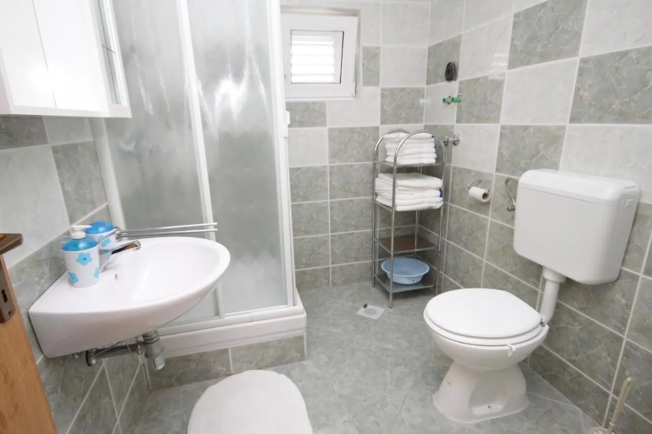 *** Guest house Apartments And Rooms By The Sea Cove Soline, Dugi Otok - 448 Veli Rat Croatia