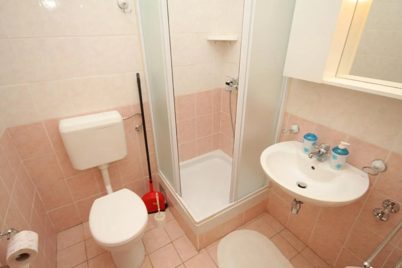 Guest house Apartments And Rooms By The Sea Cove Soline, Dugi Otok - 448 Veli Rat